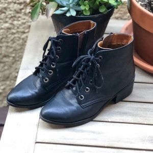Black boots 7.5